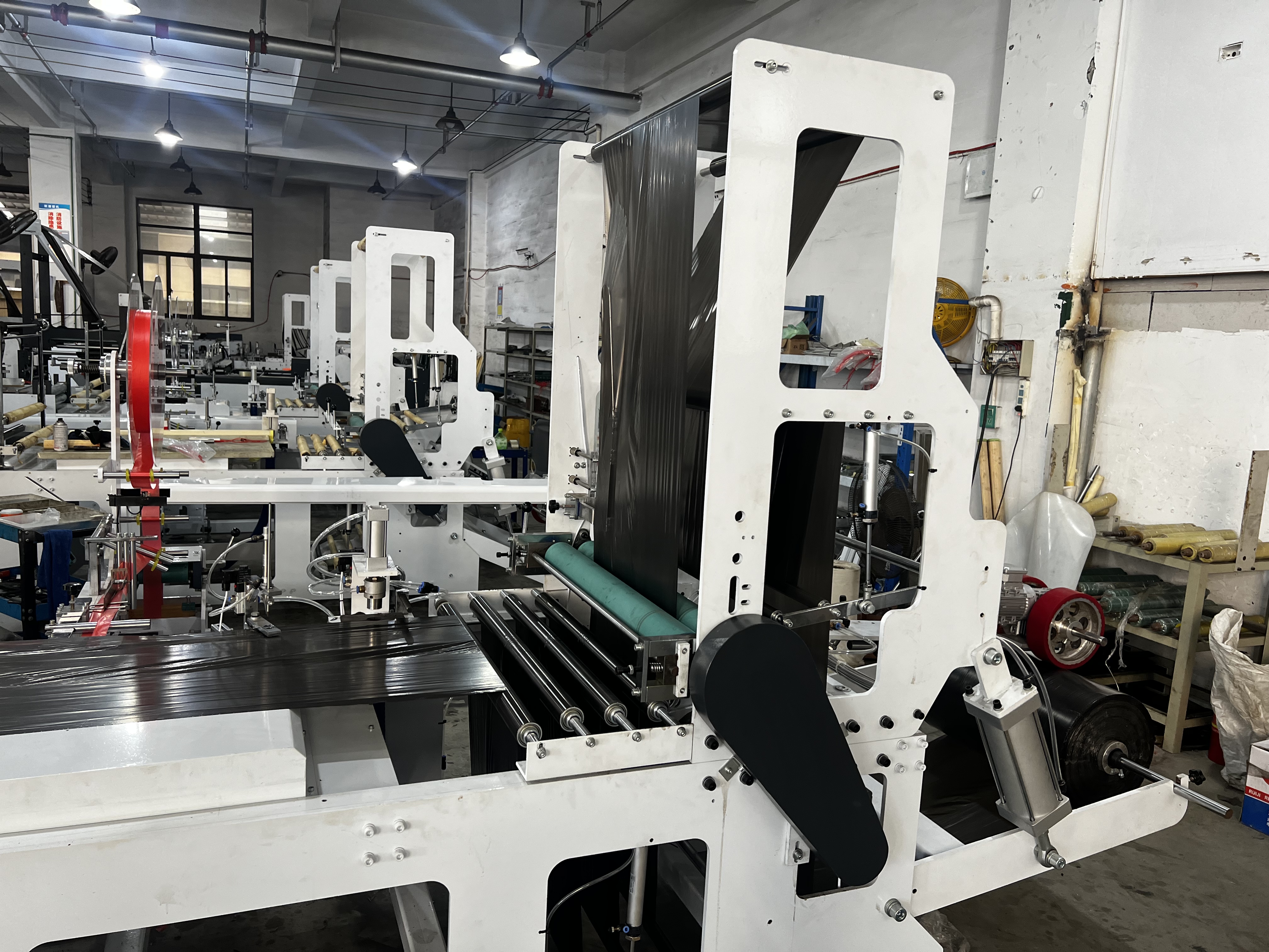 overlap draw type rolling drawstring interleave type garbage plastic bag making machine