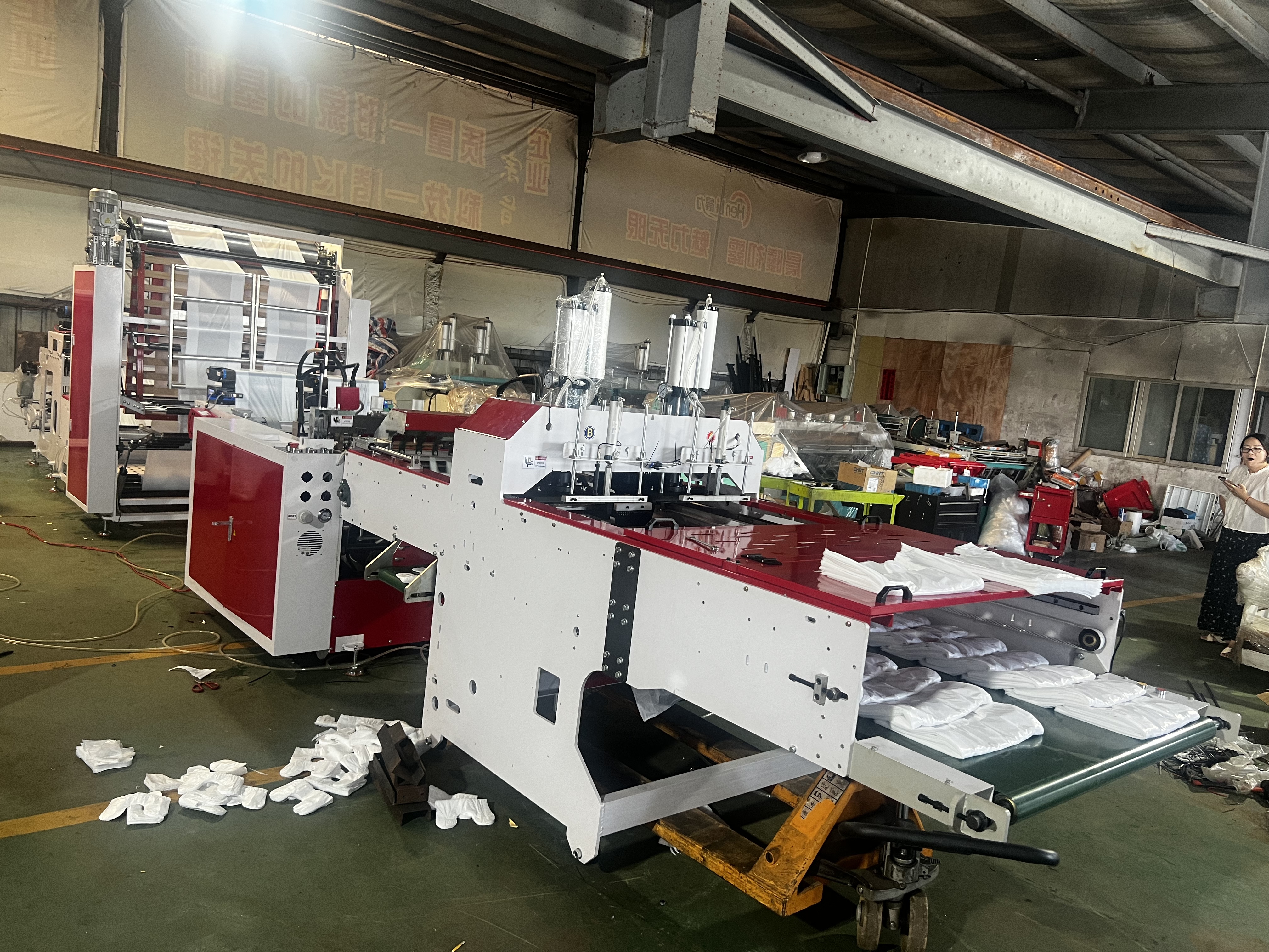  Two Lines Fully Automatic Plastic PE T-shirt Bag Making Machine for 1 Jumbo Film 